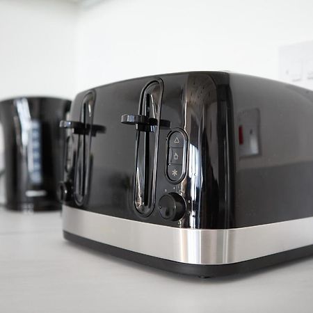 Morden Lovely 3Bedroom Apartment London Abbey Wood ภายนอก รูปภาพ