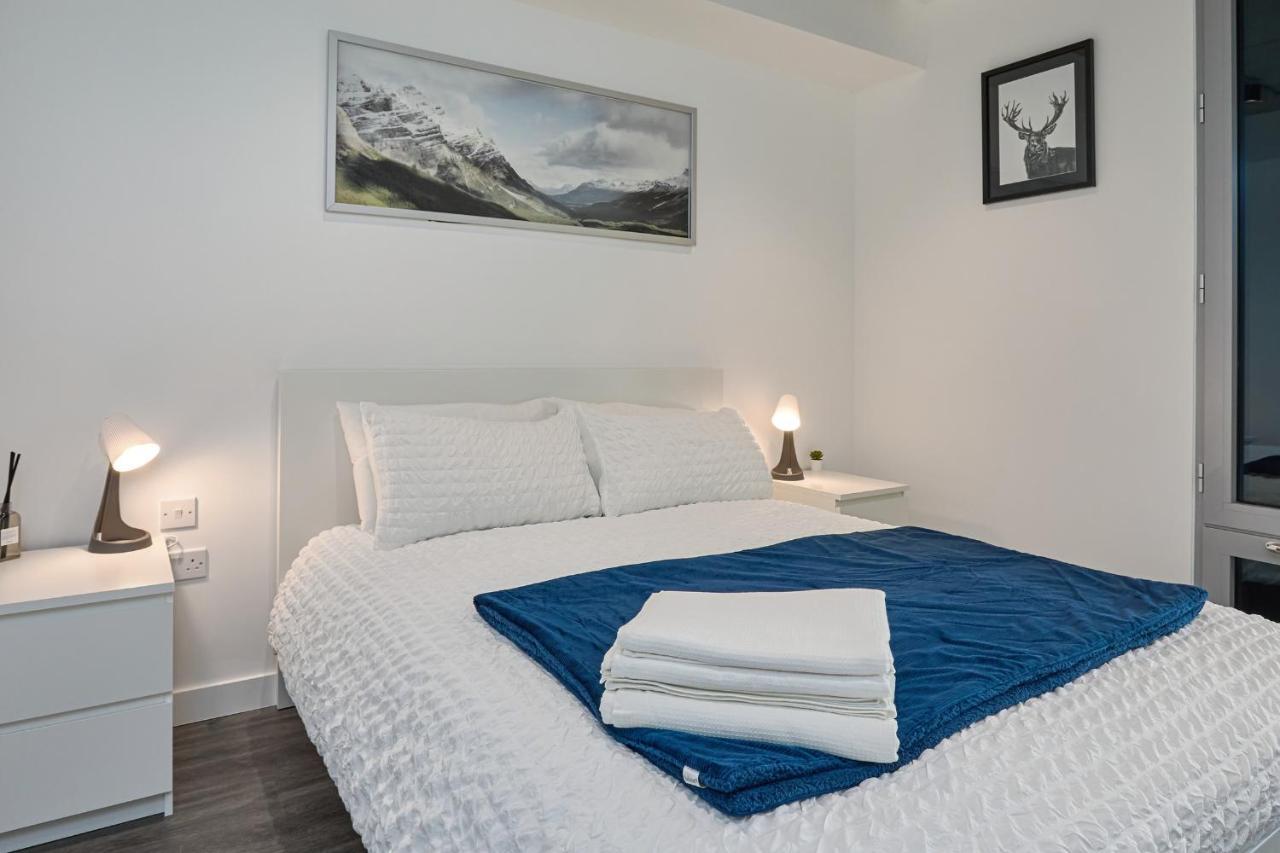 Morden Lovely 3Bedroom Apartment London Abbey Wood ภายนอก รูปภาพ