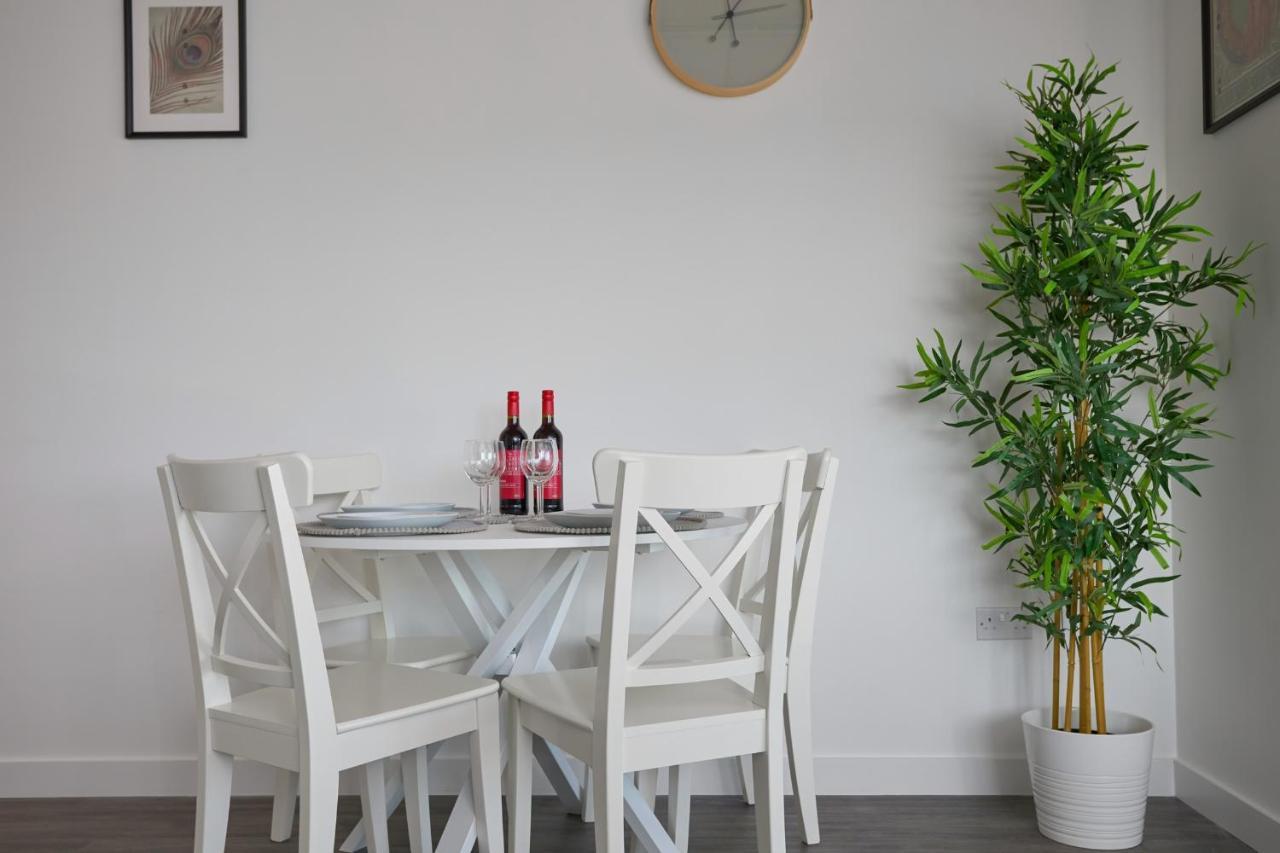 Morden Lovely 3Bedroom Apartment London Abbey Wood ภายนอก รูปภาพ