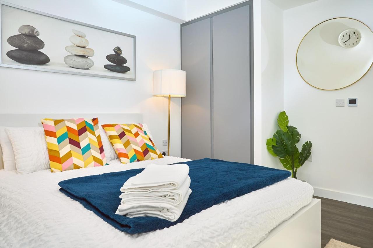 Morden Lovely 3Bedroom Apartment London Abbey Wood ภายนอก รูปภาพ