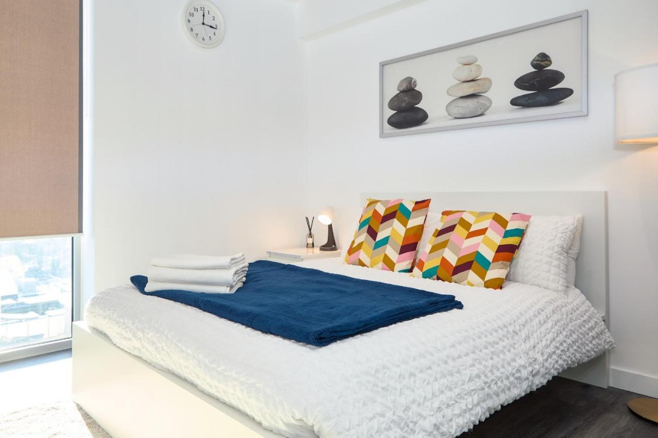 Morden Lovely 3Bedroom Apartment London Abbey Wood ภายนอก รูปภาพ