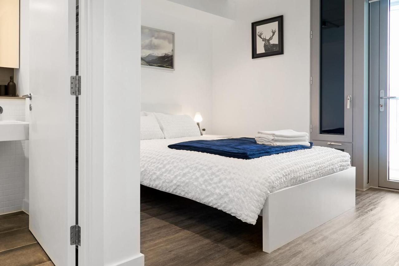 Morden Lovely 3Bedroom Apartment London Abbey Wood ภายนอก รูปภาพ
