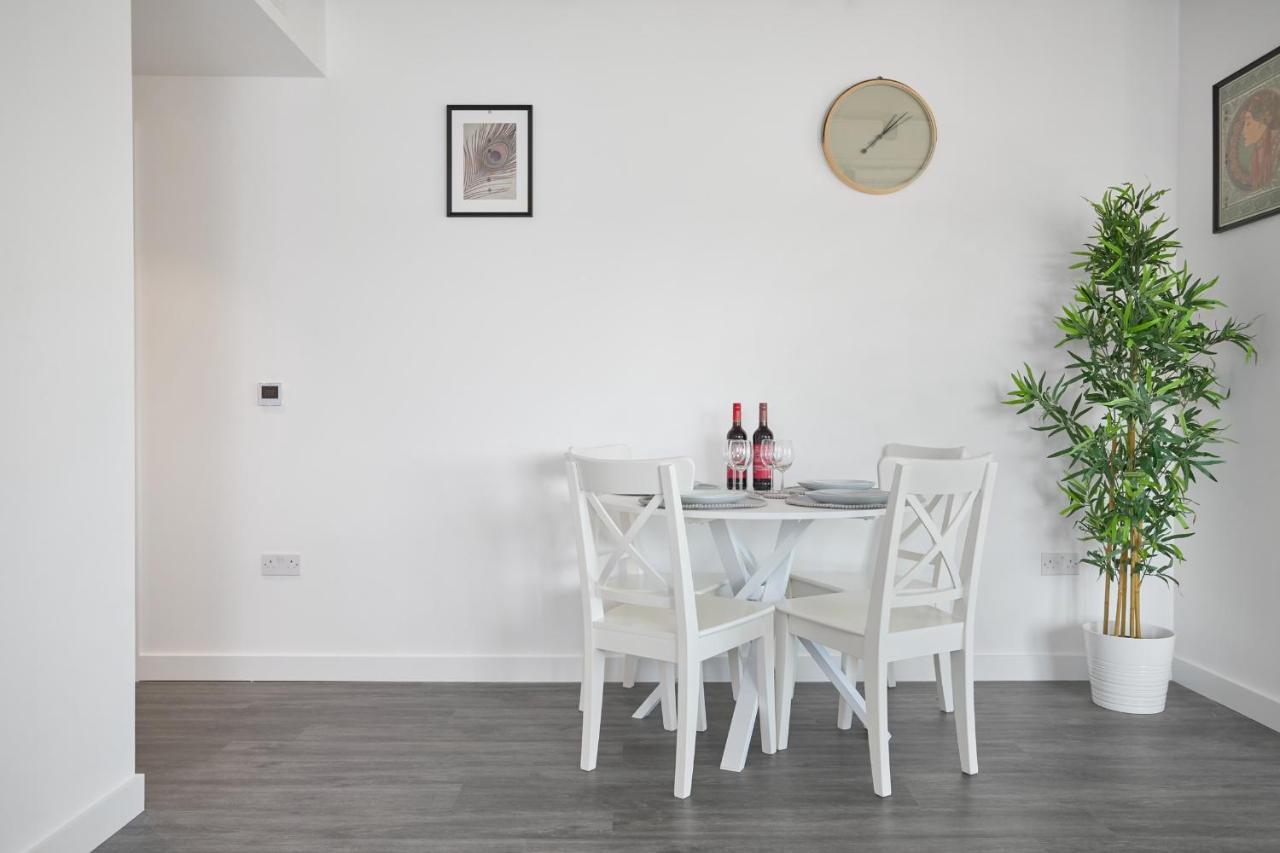 Morden Lovely 3Bedroom Apartment London Abbey Wood ภายนอก รูปภาพ