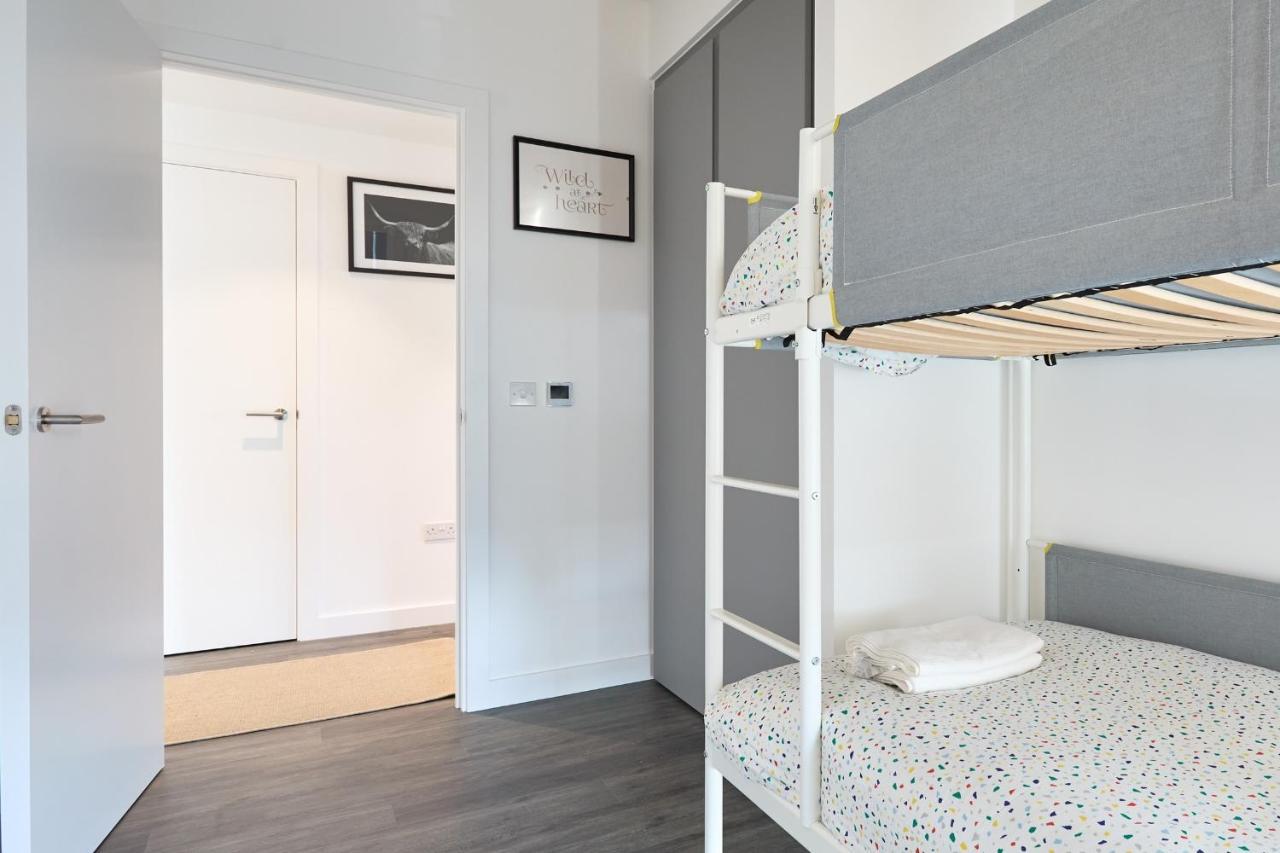 Morden Lovely 3Bedroom Apartment London Abbey Wood ภายนอก รูปภาพ