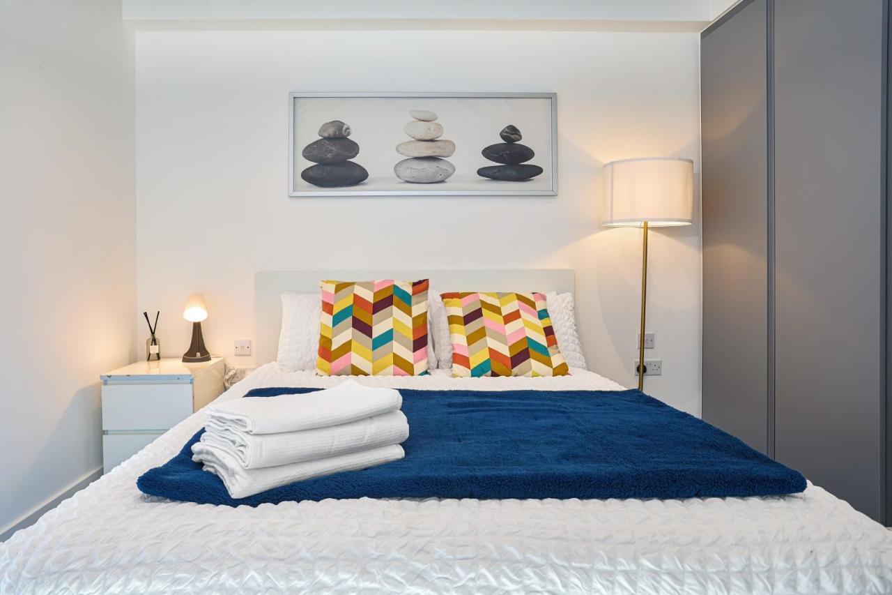 Morden Lovely 3Bedroom Apartment London Abbey Wood ภายนอก รูปภาพ